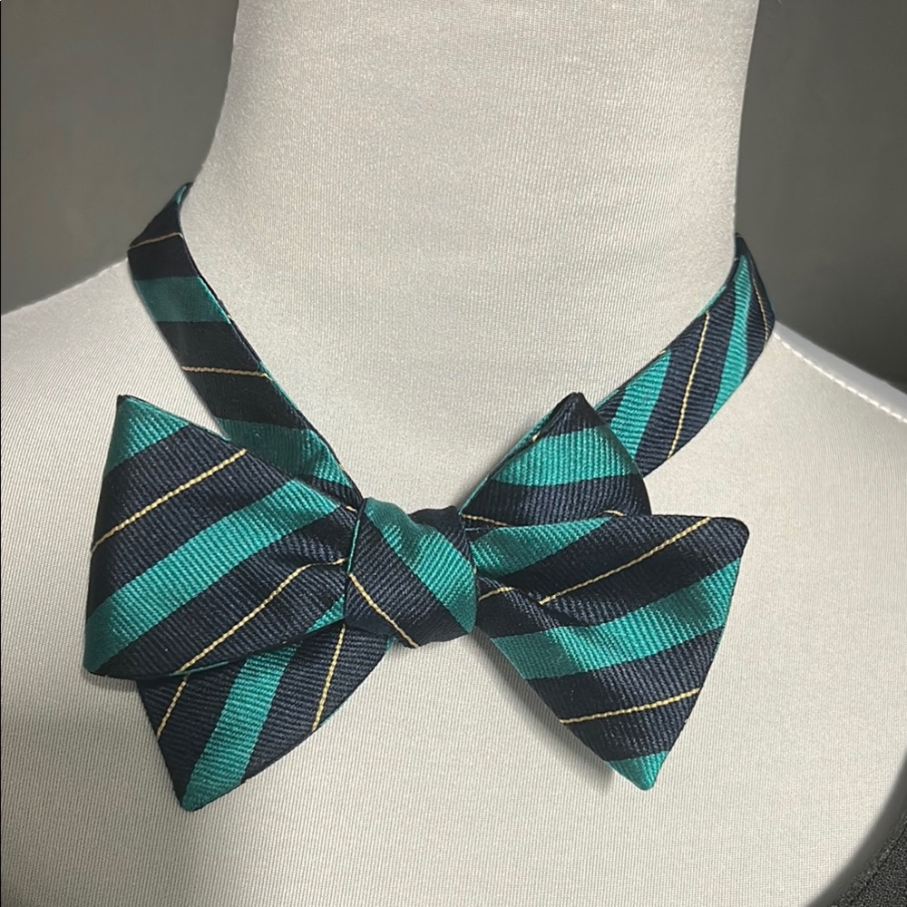 Striped bow tie adjustable